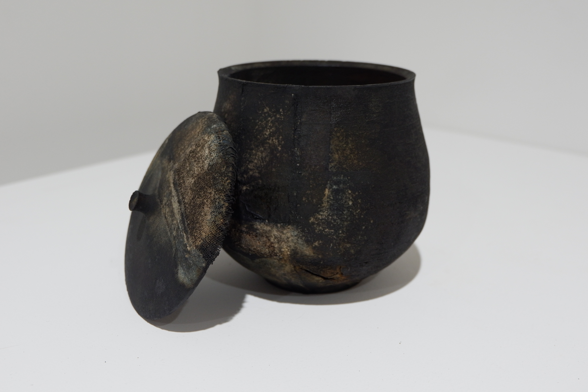 督田昌巳 蓋壺 – Goyo Gallery